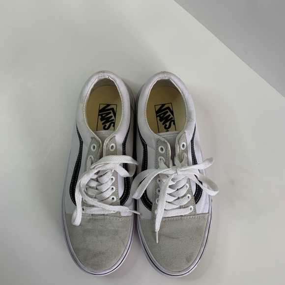 White vans - Picture 2 of 2